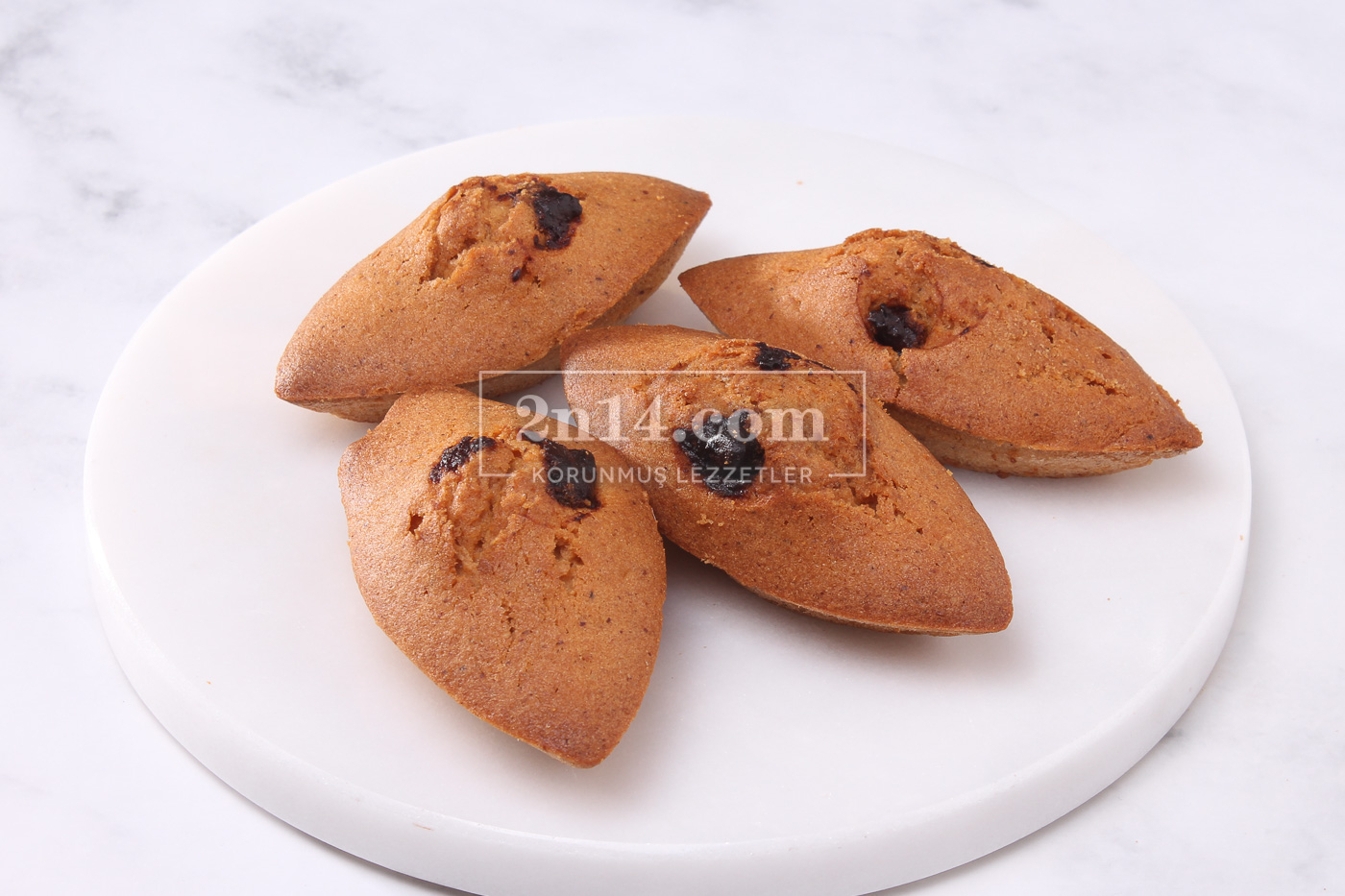 Badem Unlu Madeleine Vişneli