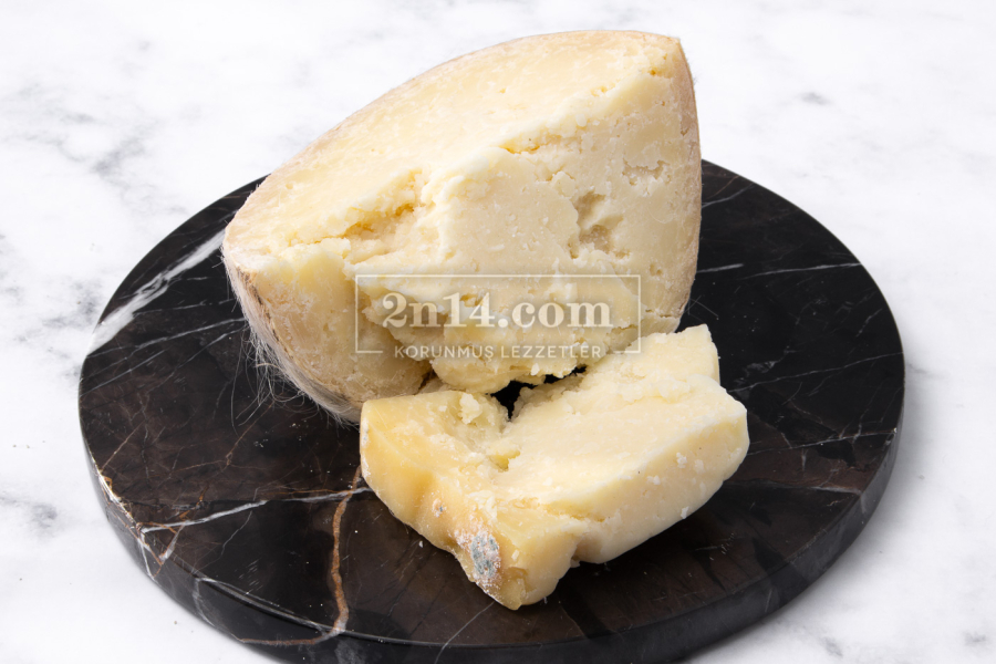 Şirden Mayalı Deri Keçi Tulum Peyniri +16 Ay Mağarada Dinlendirilmiş (Salmonella - Koagula - Nişasta - L.Monocyt Analizli) - 2n14 Genetiği Korunmuş Lezzetler