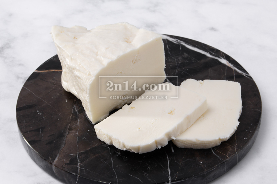 Şirden Mayalı Tam Yağlı Keçi Ezine Peyniri +18 Ay Dinlendirilmiş (Salmonella - Koagula - Nişasta - L.Monocyt Analizli) - 2n14 Genetiği Korunmuş Lezzetler