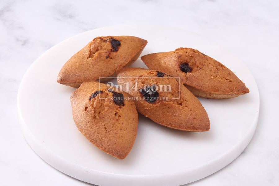 Badem Unlu Madeleine Vişneli