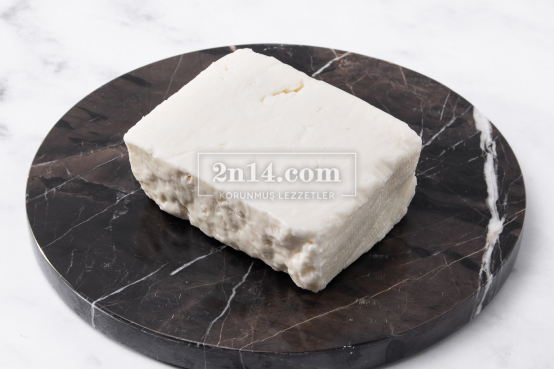 Şirden Mayalı Tam Yağlı Koyun İnek Ezine Peyniri +18 Ay Dinlendirilmiş (Salmonella-Koagula-Nişasta-L.Monocyt-GDO Analizli)