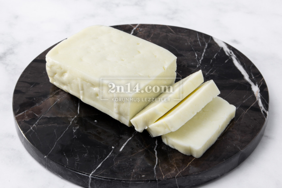 Hellim Peyniri %100 Keçi (Salmonella - Koagula - L.Monocyt - GDO Analizli) - 2n14 Genetiği Korunmuş Lezzetler