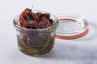 Gün Kurusu Domates Salatası - Zeytin Yağı ve Biberiye ile Tatlandırılmış - Özel Üretim (Pestisit Analizli)